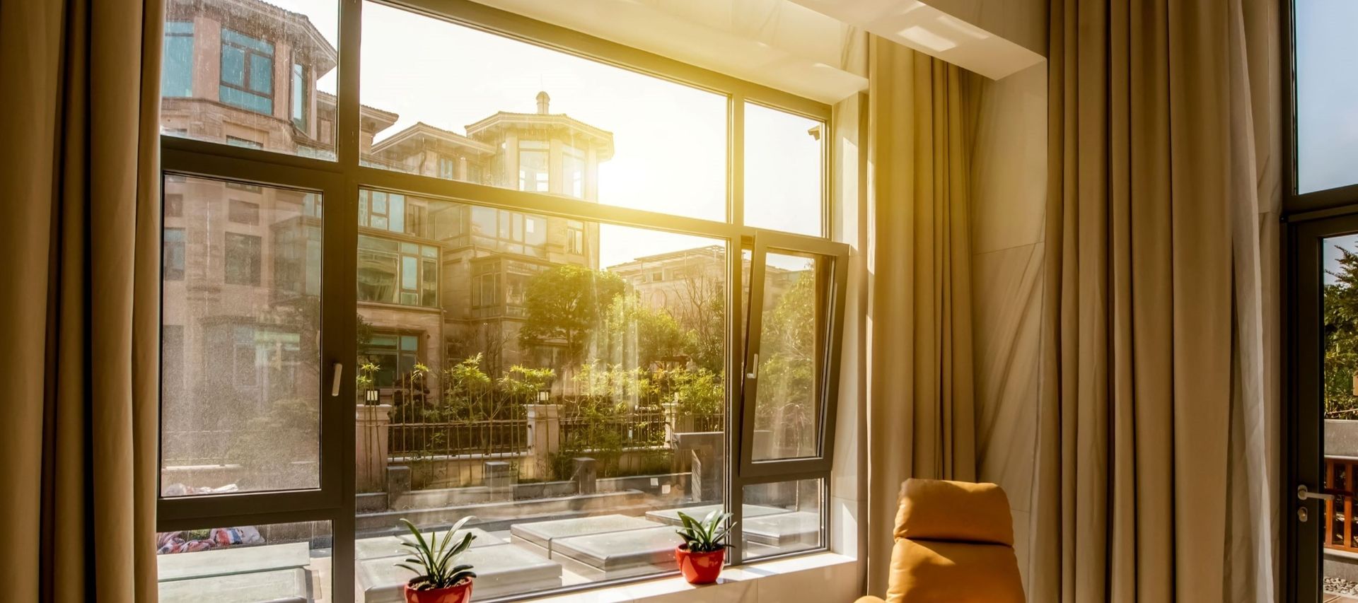 Fensterfront mit zwei Fenstern zum öffnen