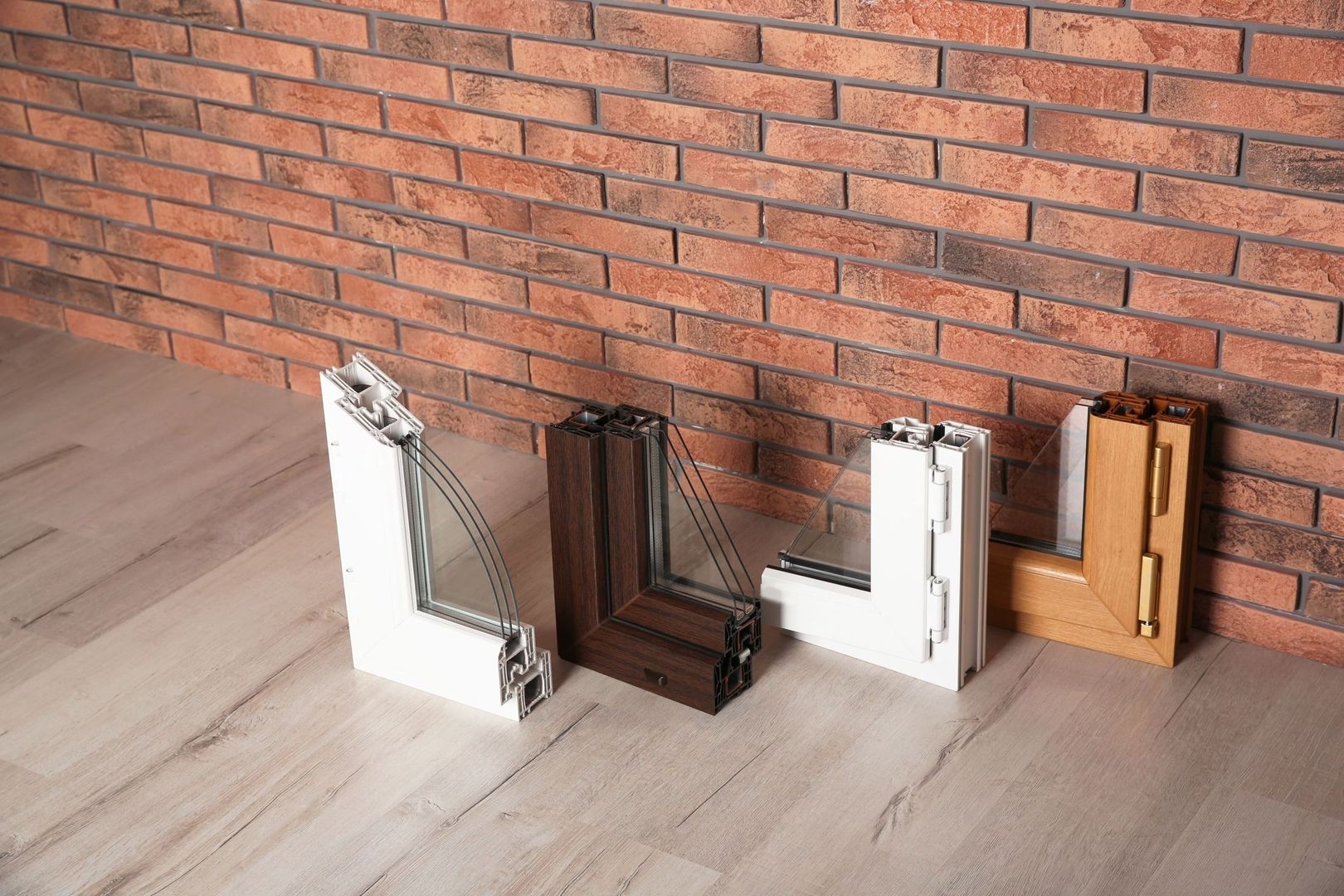 Fenstermodelle in verschiedenen Farben und Stärken